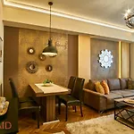 R7 Design - Hostaid * Budapeszt