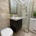 R7 Design - Hostaid * Budapeszt