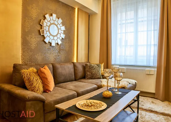 R7 Design - Hostaid Budapest